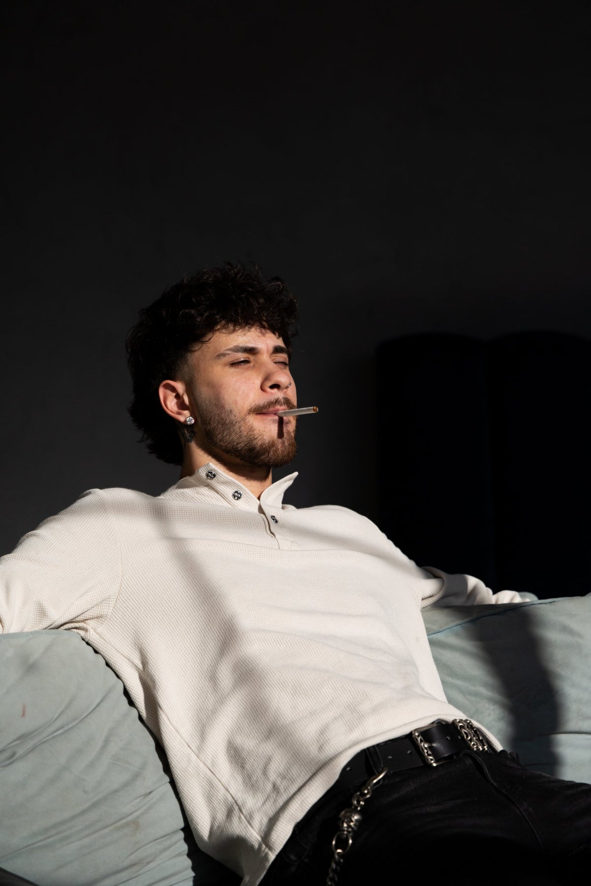 Faded Cropped Henley worn, seated